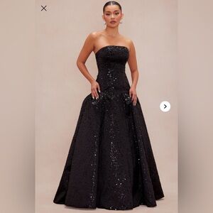 Elegant Black Strapless Evening Gown